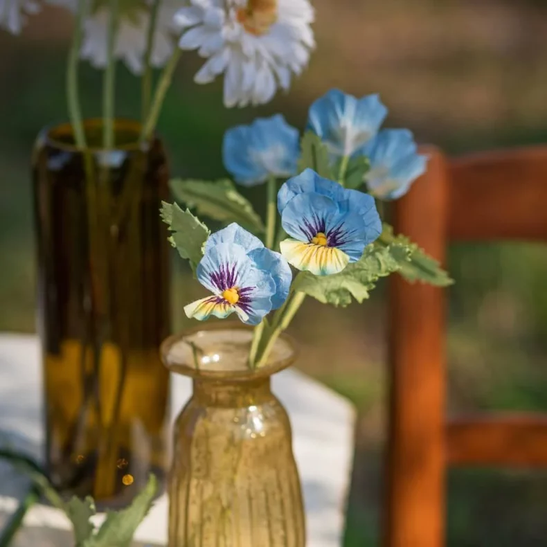Teste en 7 questions ton niveau de romantisme assumé — de “pied sur terre” à “fleur bleue olympique” ! Dans l'équipe, on a une