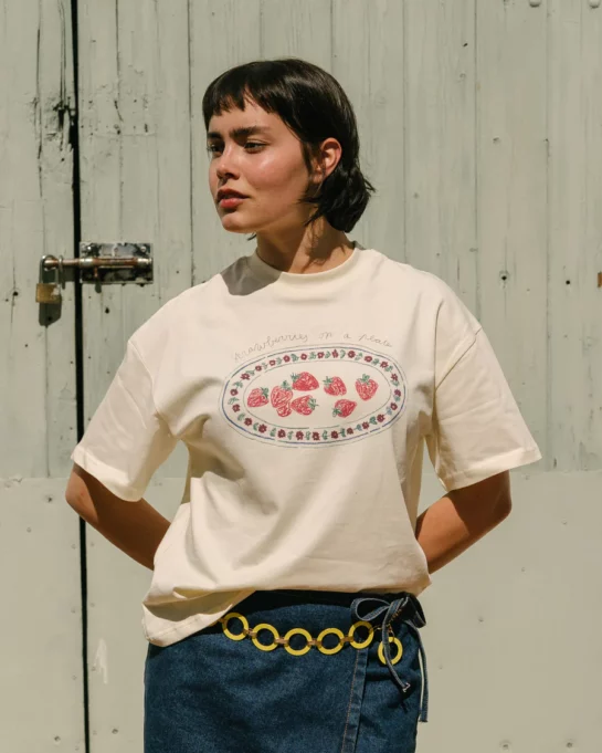 Tee Shirt Strawberries on a plate X Isabelle Vandeplassche