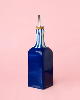 Distributeur d'huile bleu et rayures